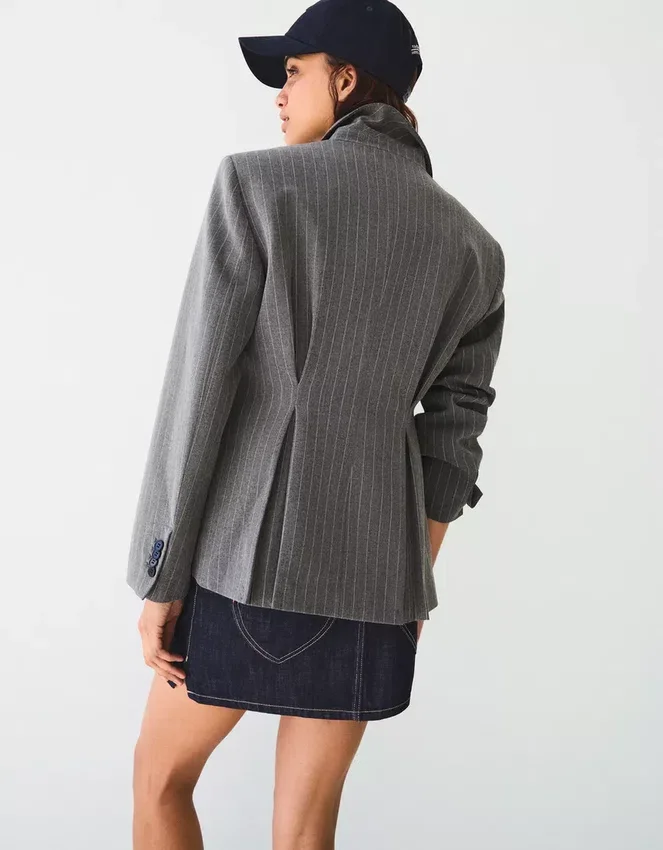 Blazer con pinzas traseras – Chaquetas y gabardinas Blazer con pinzas traseras – Chaquetas y gabardinas