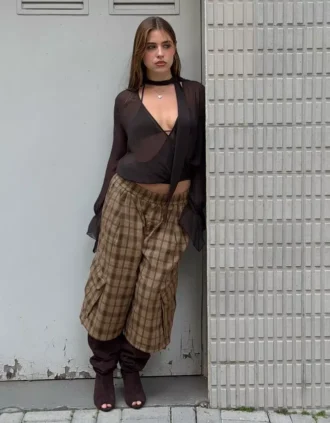 Blusa cruzada de manga larga con pañuelo