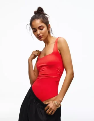 Body de tirantes con cuello cuadrado