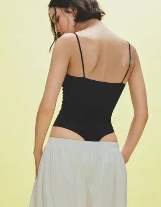 Body drapeado con tirantes