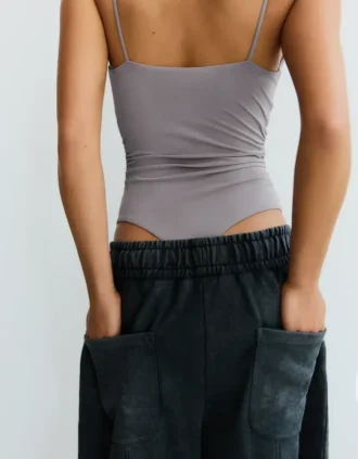 Body drapeado con tirantes