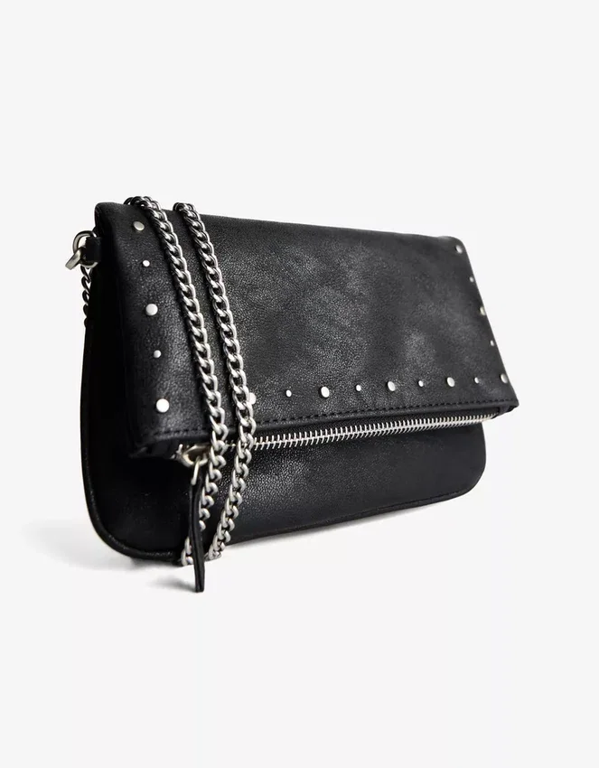 Bolso con solapa, cremallera y tachuelas – Accesorios Bolso con solapa, cremallera y tachuelas – Accesorios