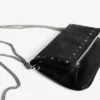 Bolso con solapa, cremallera y tachuelas – Accesorios Bolso con solapa, cremallera y tachuelas – Accesorios
