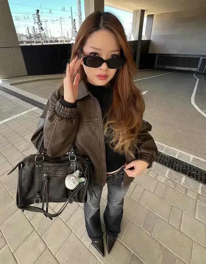 Bolso tipo bolero con efecto desgastado y asas – Accesorios Bolso tipo bolero con efecto desgastado y asas – Accesorios