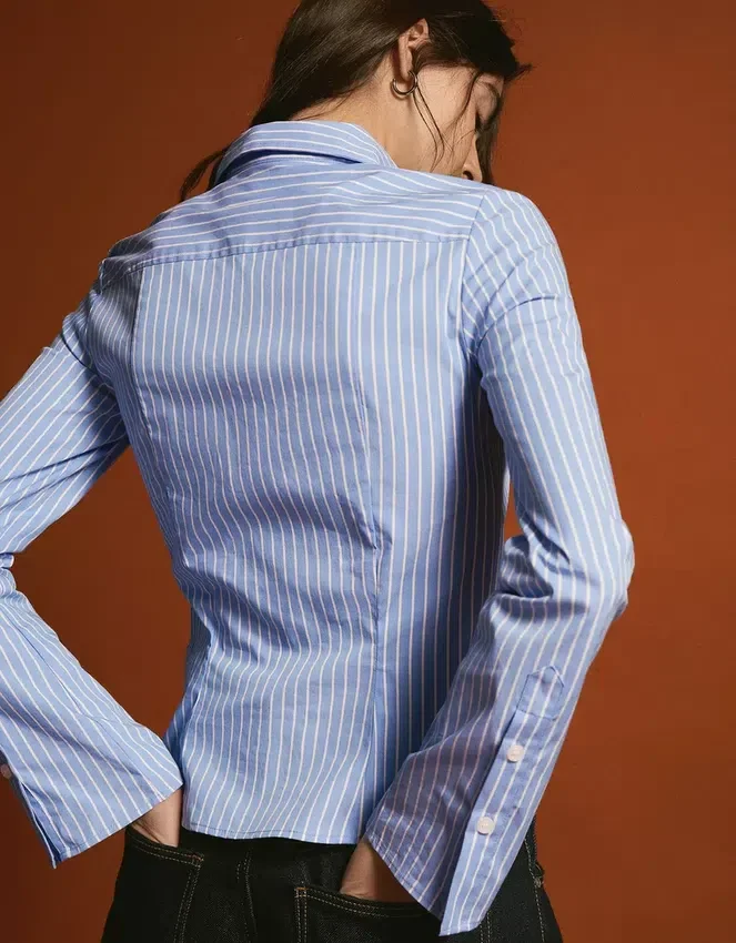 Camisa Fit con mangas acampanadas – Camisas y blusas Camisa Fit con mangas acampanadas – Camisas y blusas