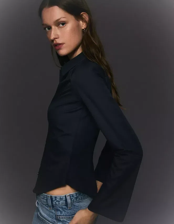 Camisa Fit con mangas acampanadas – Camisas y blusas Camisa Fit con mangas acampanadas – Camisas y blusas
