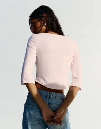 Camiseta con cuello barco