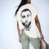 Camiseta de manga corta con estampado de Manuel Turizo – Mujer Camiseta de manga corta con estampado de Manuel Turizo – Mujer