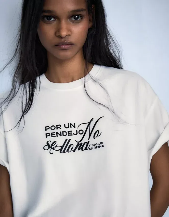 Camiseta de manga corta con estampado de Manuel Turizo – Mujer Camiseta de manga corta con estampado de Manuel Turizo – Mujer