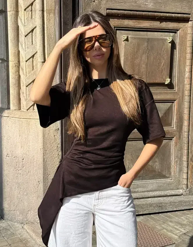 Camiseta de manga corta con fruncido – #Bershkastyle – Mujer Camiseta de manga corta con fruncido – #Bershkastyle – Mujer