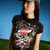 Camiseta de manga corta estampada Ed Hardy X Bershka en pantalones cortos Camiseta de manga corta estampada Ed Hardy X Bershka en pantalones cortos