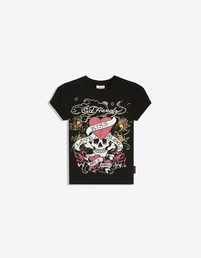 Camiseta de manga corta estampada Ed Hardy X Bershka en pantalones cortos Camiseta de manga corta estampada Ed Hardy X Bershka en pantalones cortos