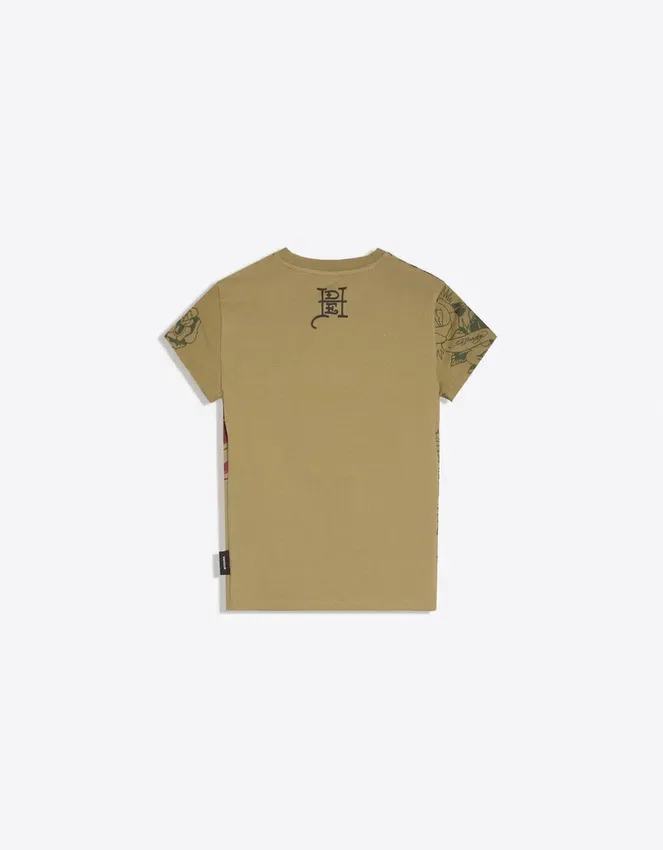Camiseta de manga corta estampada Ed Hardy X Bershka en pantalones cortos Camiseta de manga corta estampada Ed Hardy X Bershka en pantalones cortos