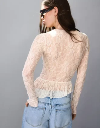 Camiseta de manga larga con volantes de encaje rubio