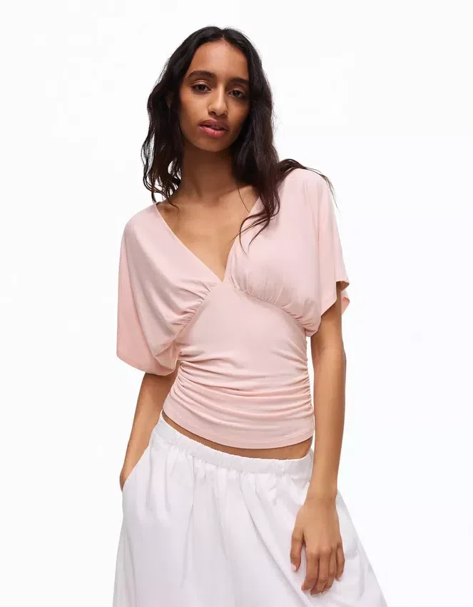 Camiseta fruncida con cuello en V – Mujer Camiseta fruncida con cuello en V – Mujer
