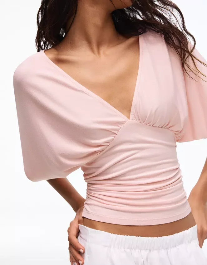 Camiseta fruncida con cuello en V – Mujer Camiseta fruncida con cuello en V – Mujer