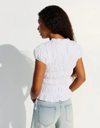 Camiseta fruncida con lazos laterales Camiseta fruncida con lazos laterales