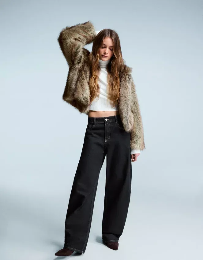 Chaqueta con capucha de pelo sintético Chaqueta con capucha de pelo sintético