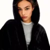 Chaqueta con capucha de pelo sintético – Chaquetas y gabardinas Chaqueta con capucha de pelo sintético – Chaquetas y gabardinas
