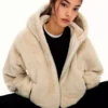 Chaqueta con capucha de pelo sintético – Chaquetas y gabardinas Chaqueta con capucha de pelo sintético – Chaquetas y gabardinas