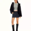 Chaqueta con capucha de pelo sintético – Chaquetas y gabardinas Chaqueta con capucha de pelo sintético – Chaquetas y gabardinas
