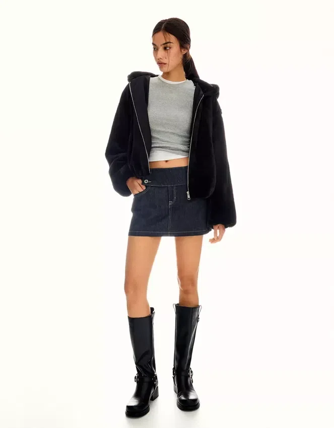 Chaqueta con capucha de pelo sintético – Chaquetas y gabardinas Chaqueta con capucha de pelo sintético – Chaquetas y gabardinas