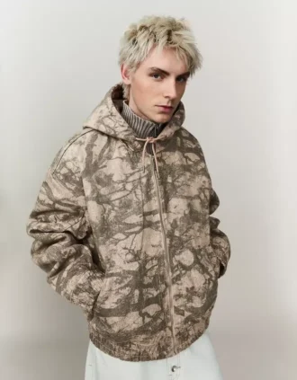 Chaqueta con capucha estampada – Chaquetas