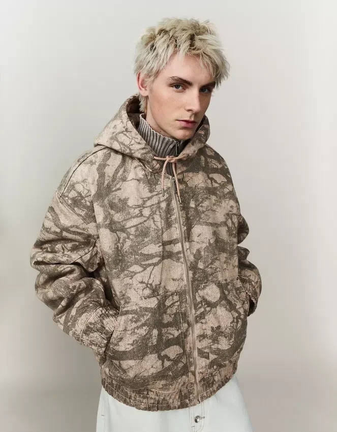 Chaqueta con capucha estampada – Chaquetas Chaqueta con capucha estampada – Chaquetas