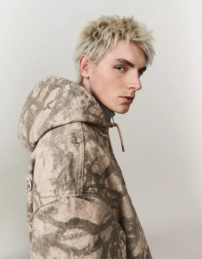 Chaqueta con capucha estampada – Chaquetas Chaqueta con capucha estampada – Chaquetas