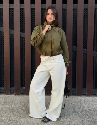Chaqueta con hebillas fruncidas