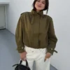Chaqueta con hebillas fruncidas Chaqueta con hebillas fruncidas