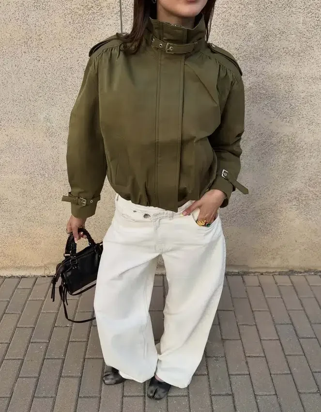 Chaqueta con hebillas fruncidas Chaqueta con hebillas fruncidas