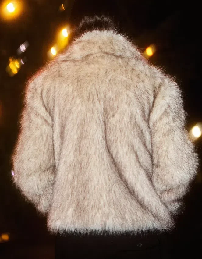 Chaqueta con solapas de pelo sintético – Chaquetas y gabardinas Chaqueta con solapas de pelo sintético – Chaquetas y gabardinas
