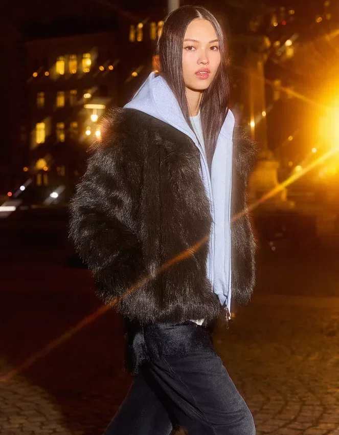 Chaqueta con solapas de pelo sintético – Chaquetas y gabardinas Chaqueta con solapas de pelo sintético – Chaquetas y gabardinas
