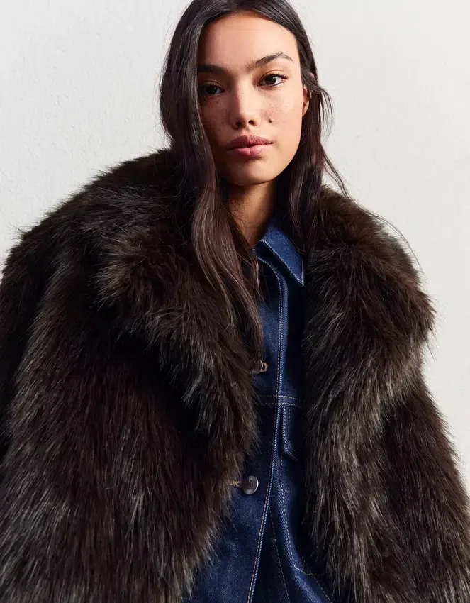 Chaqueta con solapas de pelo sintético – Chaquetas y gabardinas – Mujer Chaqueta con solapas de pelo sintético – Chaquetas y gabardinas – Mujer
