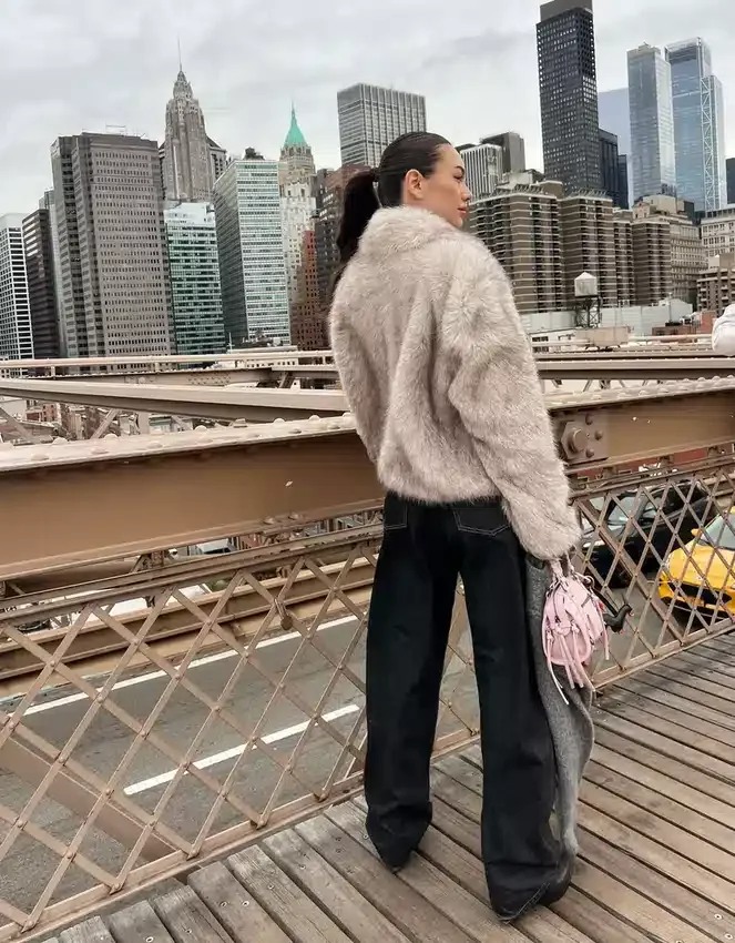 Chaqueta con solapas de pelo sintético – Mujer Chaqueta con solapas de pelo sintético – Mujer