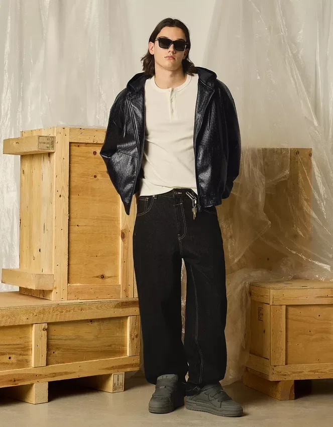 Chaqueta de Faux Leather con capucha – Chaquetas Chaqueta de Faux Leather con capucha – Chaquetas