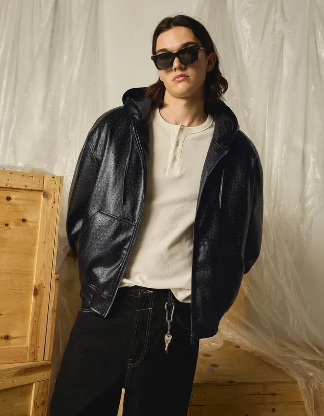 Chaqueta de Faux Leather con capucha – Chaquetas Chaqueta de Faux Leather con capucha – Chaquetas