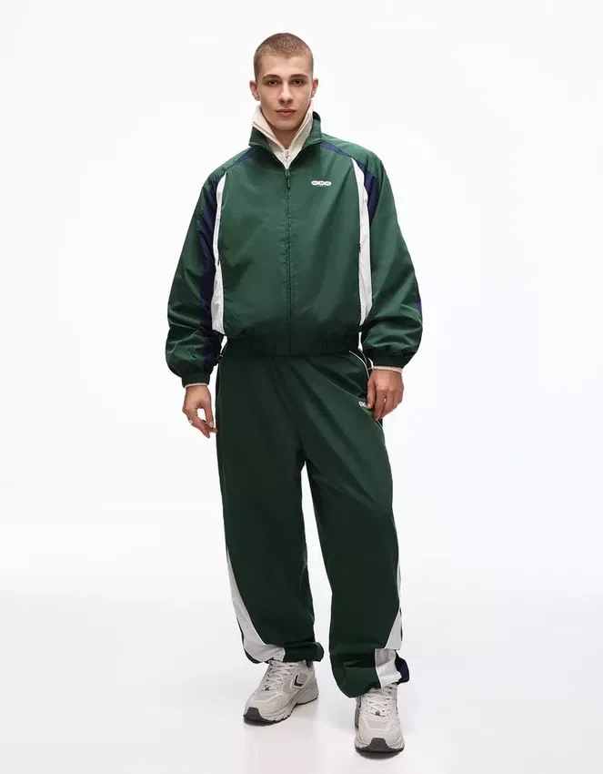 Chaqueta deportiva técnica – Chaquetas Chaqueta deportiva técnica – Chaquetas