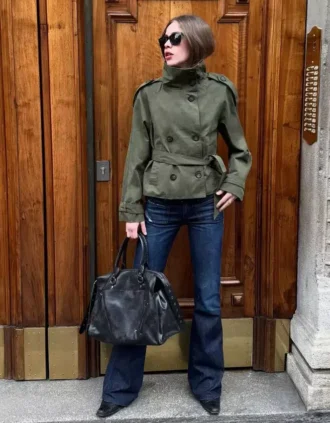 Chaqueta trench con cuello de embudo