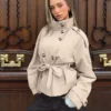 Chaqueta trench con cuello de embudo Chaqueta trench con cuello de embudo