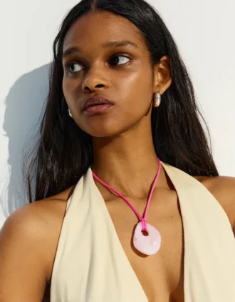 Collar con colgante de resina
