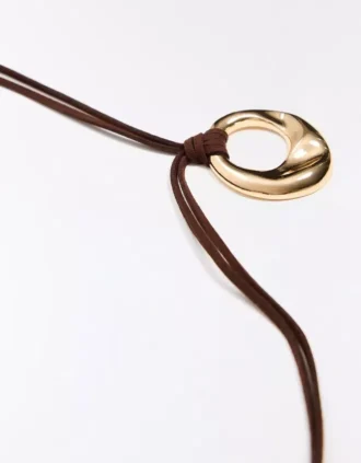 Collar de cordón con colgante – Joyería
