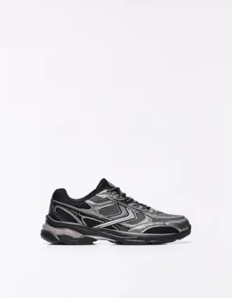 Detalle deportivo asimétrico – Zapatillas