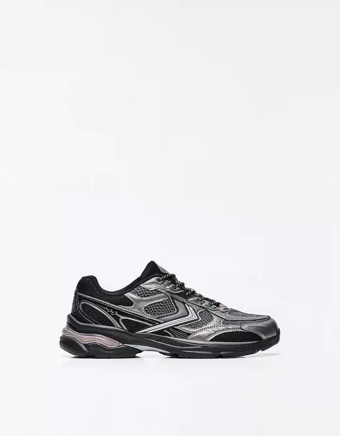 Detalle deportivo asimétrico – Zapatillas Detalle deportivo asimétrico – Zapatillas