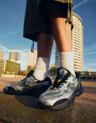 Detalle deportivo asimétrico – Zapatillas