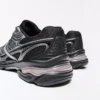 Detalle deportivo asimétrico – Zapatillas Detalle deportivo asimétrico – Zapatillas