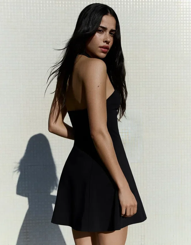 Minivestido con cuello halter Minivestido con cuello halter