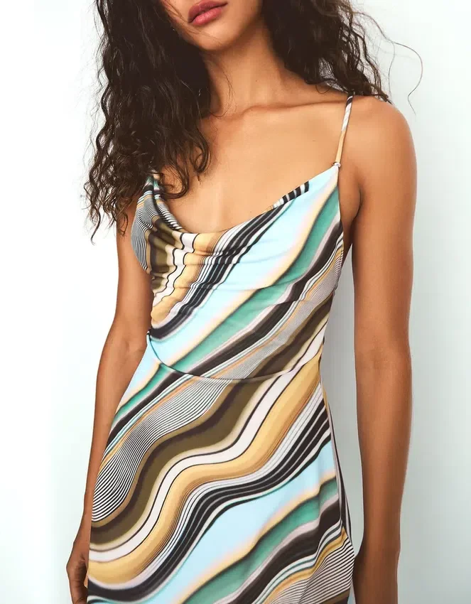 Minivestido con cuello halter Minivestido con cuello halter