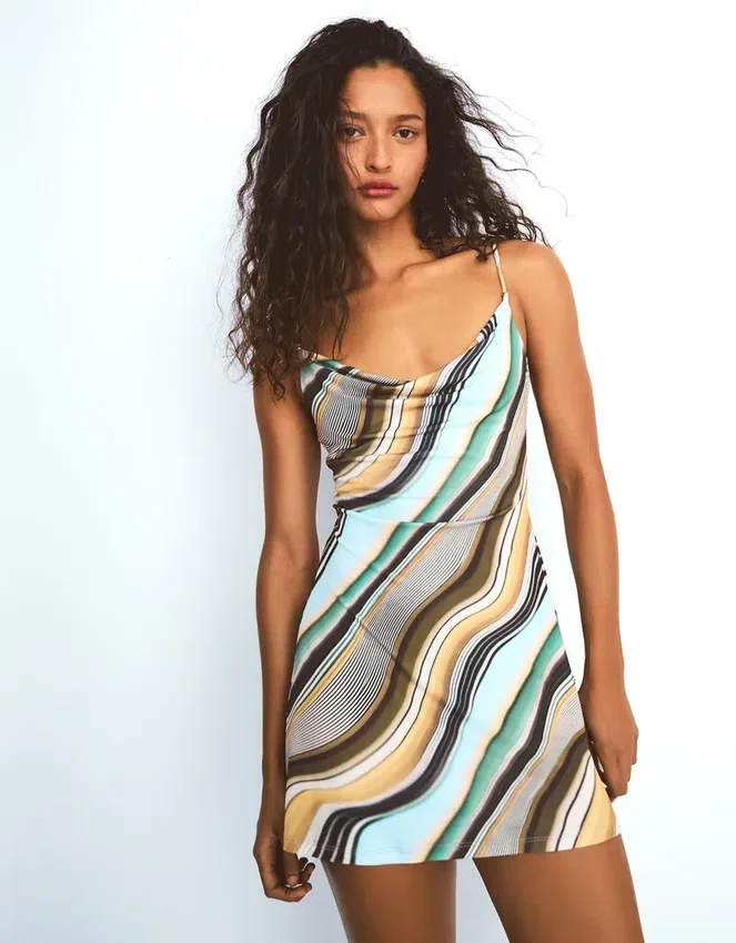 Minivestido con cuello halter Minivestido con cuello halter